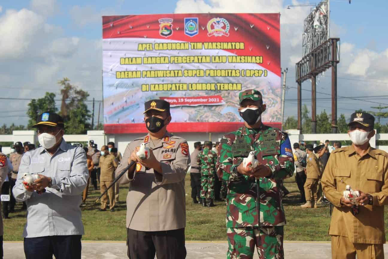 Danrem 162 dan Kapolda NTB Pimpin Apel Gabungan Vaksinator Covid -19 dan Percepatan Laju Vaksinasi di Wilayah Lombok Tengah