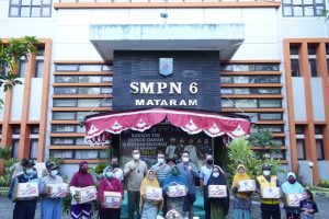 Sambut HUT TNI Ke-76, Korem 162/WB Gelar Baksos Penyaluran Paket Sembako, Donor Darah dan Serbuan Vaksinasi Covid-19