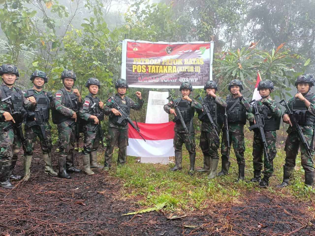 Pastikan Selalu Aman, Satgas Yonmek 403 Cek Patok Perbatasan MM 5