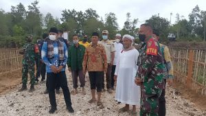 Sinergitas Satgas Yonif 144/JY Bersama Wakil Bupati Kapuas Hulu Resmikan Ponpes Hidayatul Mujahidin di Perbatasan