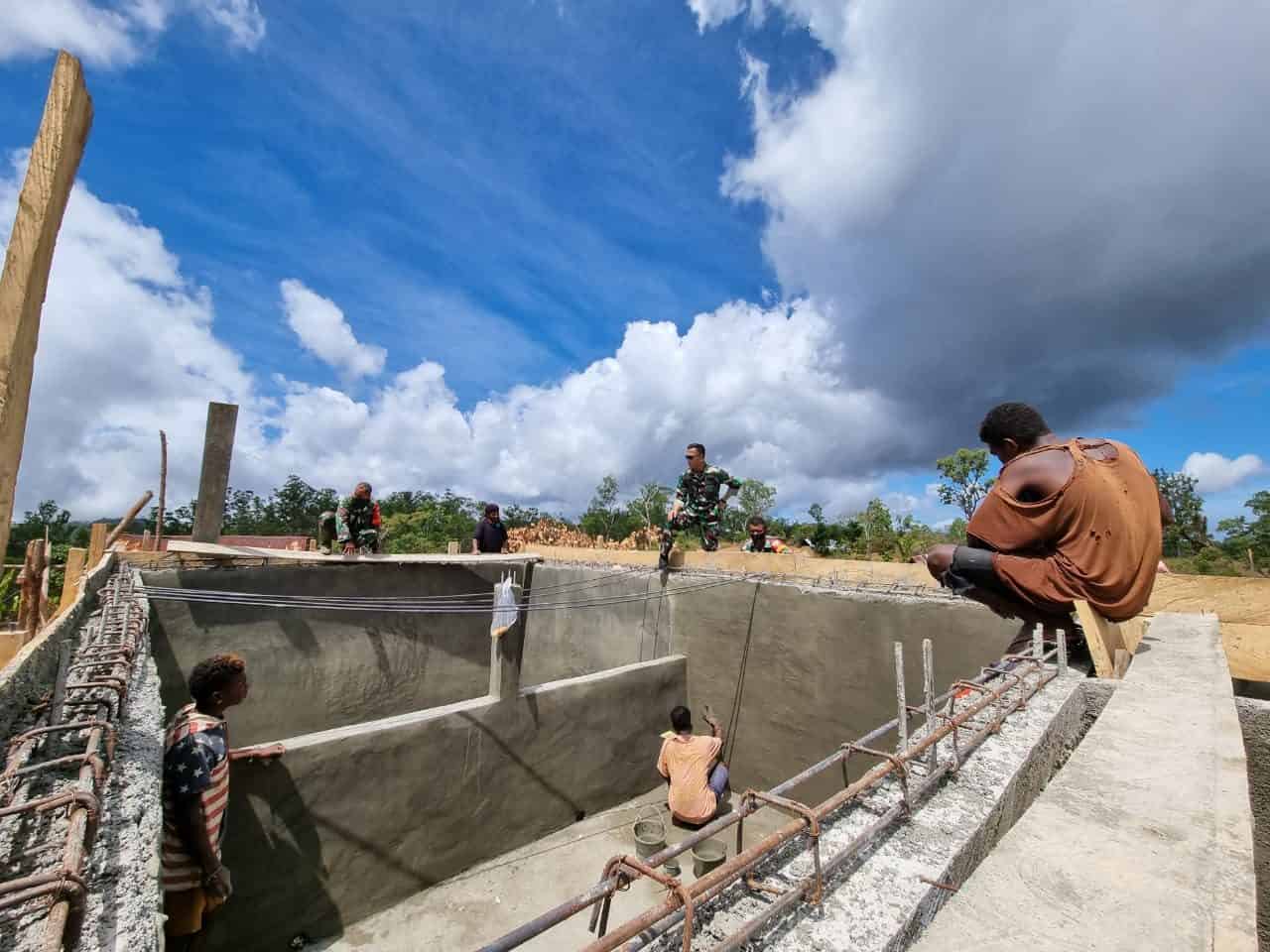 Tinjau Pompa Hidram, Dandim Alor Ajak Masyarakat Kerja Bersama Babinsa