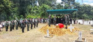 Personel Satgas Yonif 144/JY Menghadiri Upacara pemakaman Jenazah Sertu (Anumerta) Ambrosius Apri Yudiman