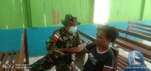 Jaga dan Tingkatkan Kesehatan Warga, Satgas Yonmek 403 Beri Layanan Kesehatan Gratis di Papua