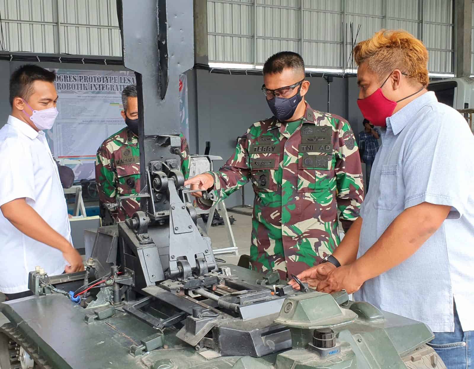 Kadislitbangad Tinjau Progress Prototype Robot Training Tembak Reaksi Integrated dan Prototype Sensor Tembak Counter Sniper Program Litbanghan TA. 2021