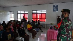 Satgas Yonarmed 6/3 Kostrad Gelar Sosialisasi New Normal di SMA 1 Mutis Eban
