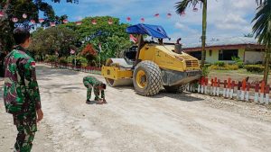 Perbaiki Jalur Perkampungan, Satgas Yonif Mekanis 403/WP Benahi Jalan Rusak di Wilayah Perbatasan RI-PNG