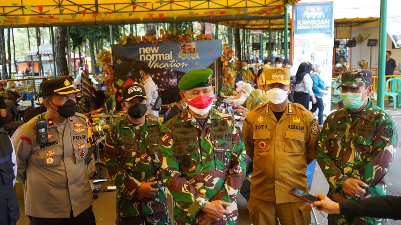 Korem 061/SK Gelar Serbuan Vaksinasi Kawasan Wisata Puncak Antisipasi Penularan Covid-19