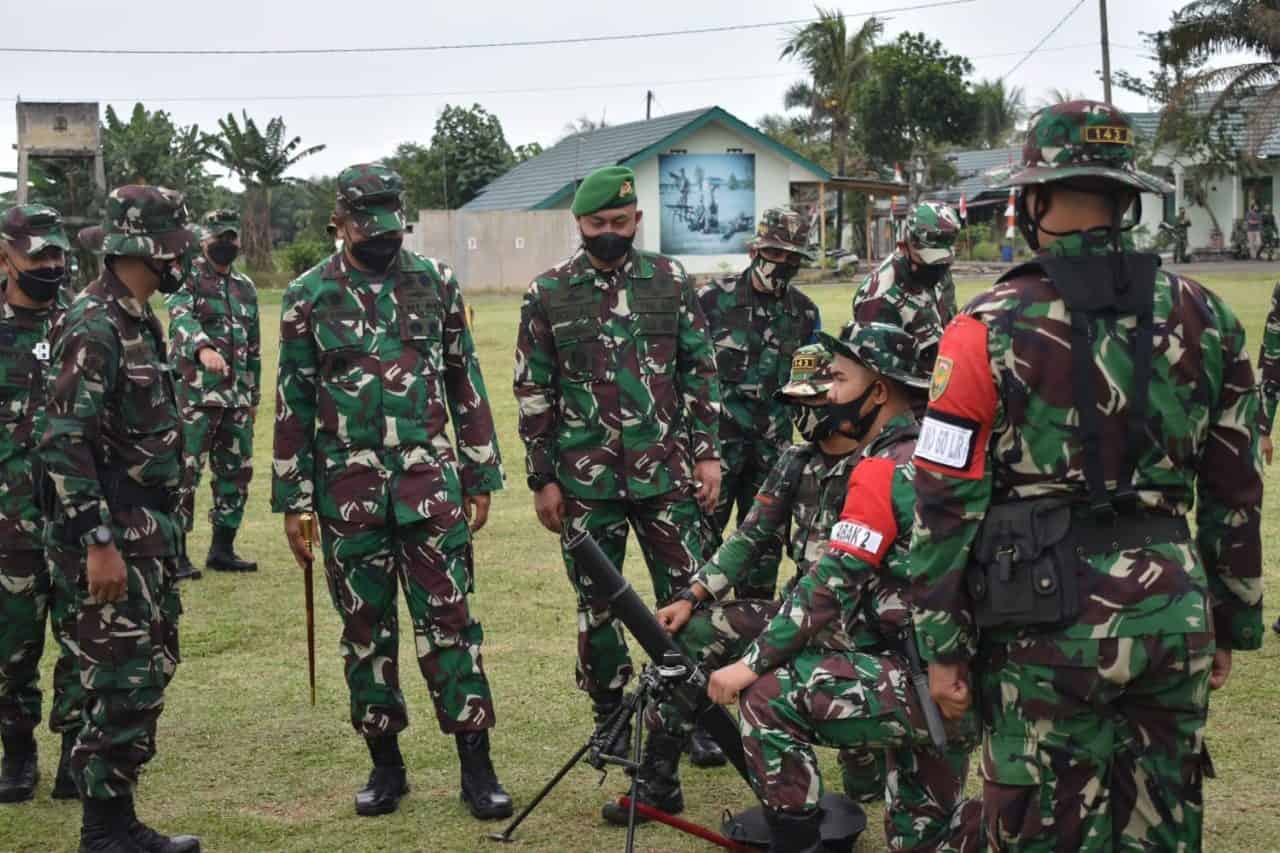 Dalwasev Binsat TA 2021, Danpussenif Kodiklatad Letjen TNI Arif Rahman Mengunjungi Yonif 143/TWEJ