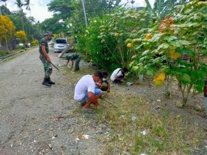 Satgas Yonif 512/QY Bersama Warga Kampung Banda Bersihkan Jalan Poros Kampung Perbatasan RI-PNG