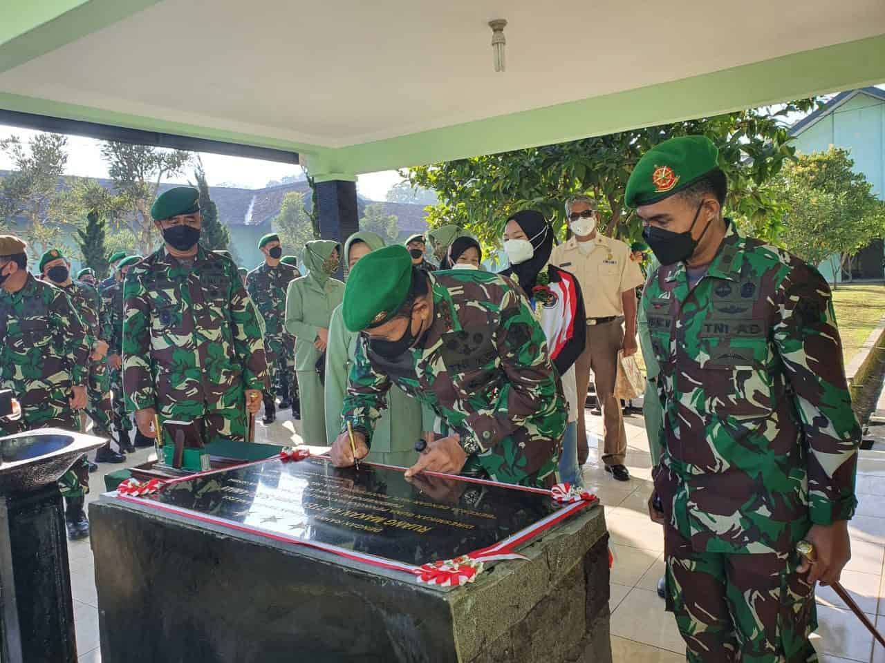 Dankodiklatad Sambut Windi Cantika Aisah Sekaligus Resmikan Ruang Makan di Pusdikbekang