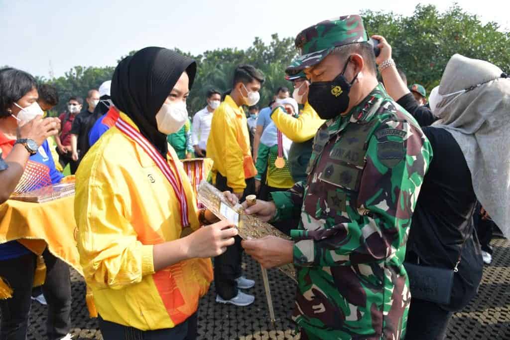 Pangdam I/BB Dampingi Gubernur Lepas Kontingen PON XX/2021 Sumut