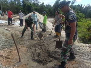 Satgas Pamtas Yonif Mekanis 643/Wns Bantu Bangun Masjid Di Perbatasan RI – Malaysia.