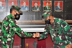 Dikunjungi Pangdam VI/Mulawarman, Pangdam XVII/Cenderawasih Berharap Satgas TNI Yang Bertugas Bantu Pengamanan PON XX/2021 Papua