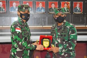 Dikunjungi Pangdam VI/Mulawarman, Pangdam XVII/Cenderawasih Berharap Satgas TNI Yang Bertugas Bantu Pengamanan PON XX/2021 Papua