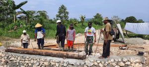 Satgas Yonif 131 Bantu Pembangunan Jembatan di Kampung Young Papua