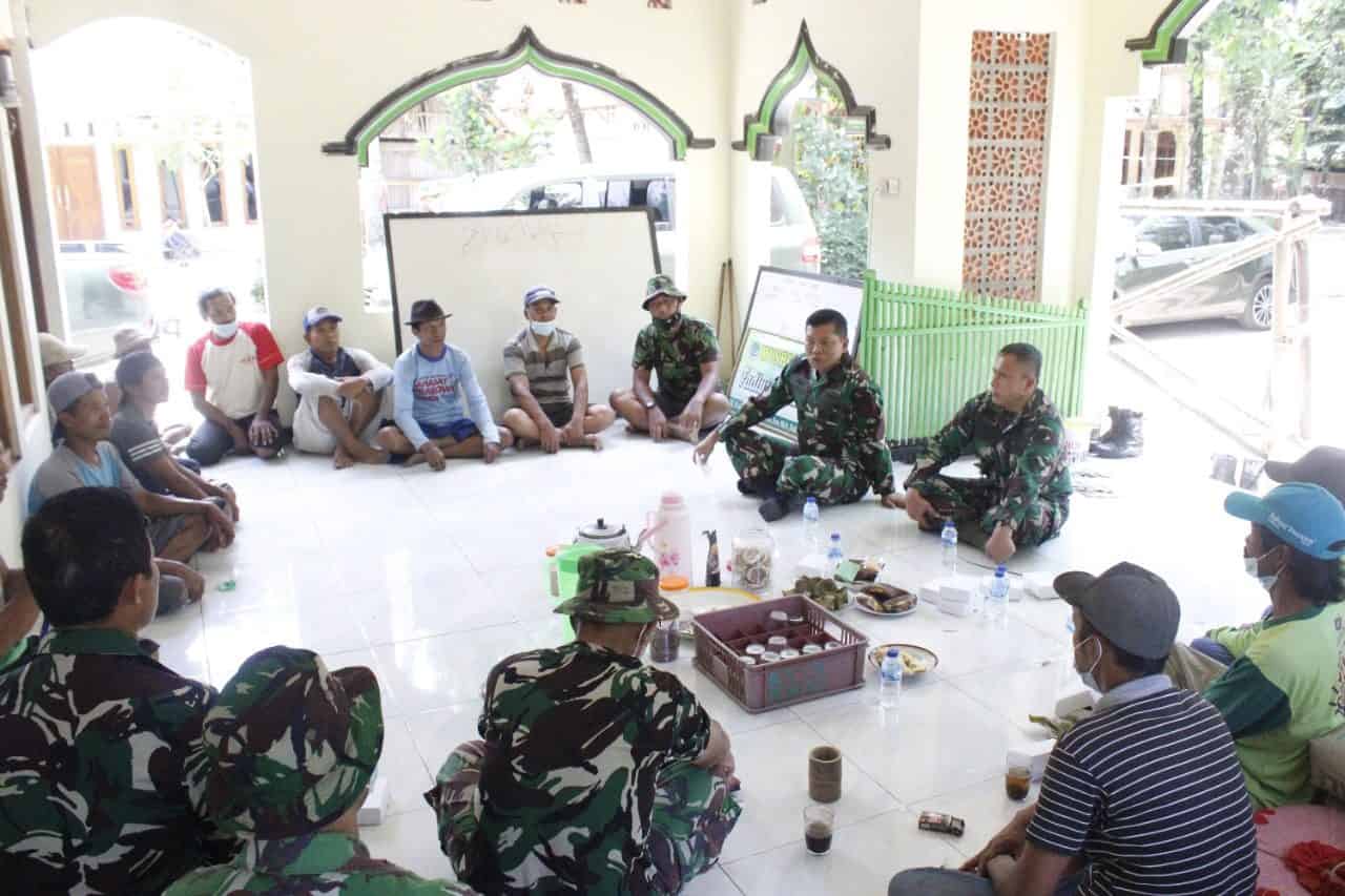 Pa Sahli Kasad Tinjau Sasaran Karya Bakti TNI dan Bakti Sosial Dislitbangad di Kebumen