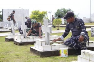 Sambut HUT TNI , Korem 152/Baabulah Pugar Taman Makam Pahlawan Banau