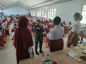 Satgas Yonif 131 Ajarkan Nilai luhur Pancasila Kepada Siswa SD di Papua