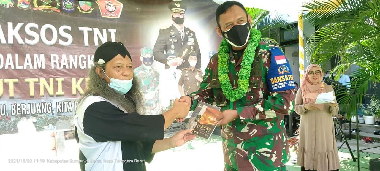 Kunjungi Ponpes Sunan Kali Mati, Danrem 162 Serahkan Bantuan Beras Kepada Santri