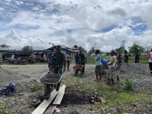 Satgas Yonmek 403 Bantu Renovasi Masjid di Kampung Woslay Papua