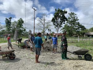 Satgas Yonmek 403 Bantu Renovasi Masjid di Kampung Woslay Papua