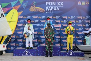 Saksikan Lomba Layar PON XX Secara Langsung, Pangdam XVII/Cenderawasih Beri Dukungan Atlet Papua