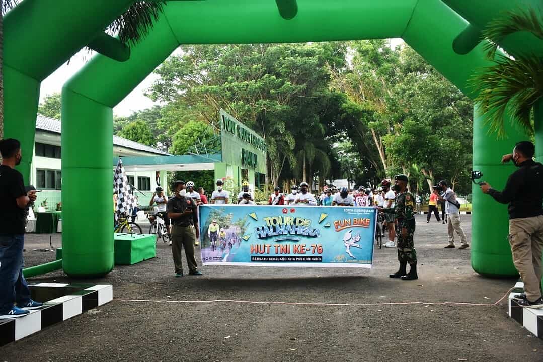 Tour de Halmahera Etape Jailolo – Sofifi Dalam Rangka HUT ke -76 TNI Sukses Digelar