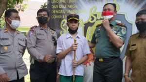 Danrem 061/SK Bujuk Anak Pengidap Autis Untuk Bersedia Divaksinasi