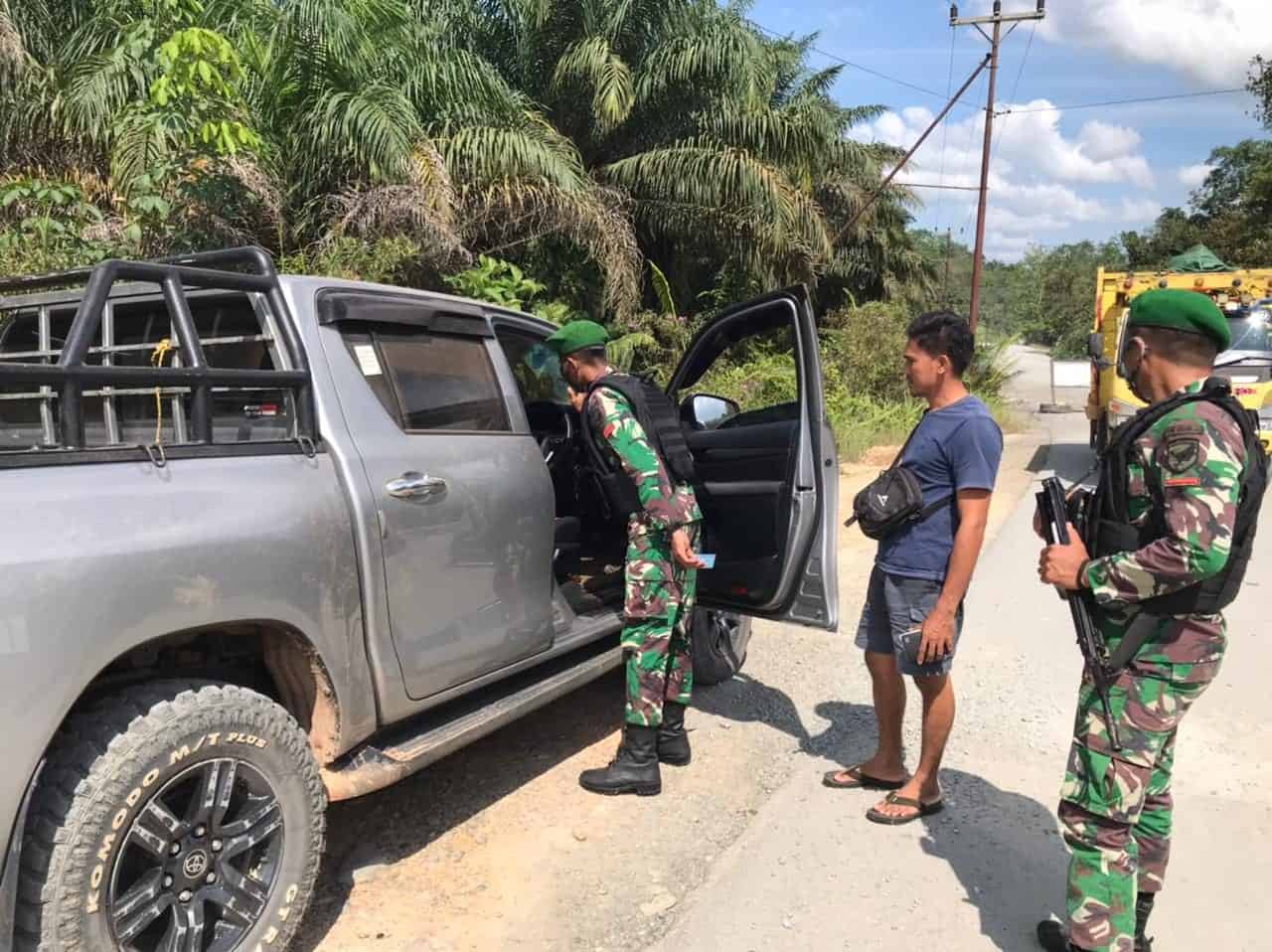 Cegah Terjadinya Tindakan Iilegal, Satgas Pamtas Yonif Mekanis 643/Wns Lakukan Kegiatan Sweeping di Wilayah Perbatasan