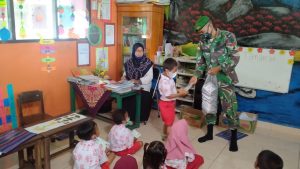 Edukasi Vaksinasi dan Prokes , Satgas Yonif 512/QY Kunjungi PAUD Tunas Harapan