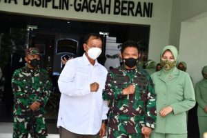 Meriahkan HUT Ke-76 TNI, Altar 89 Gelar Baksos dan Vaksinasi di Makoyonif RK 136/TS