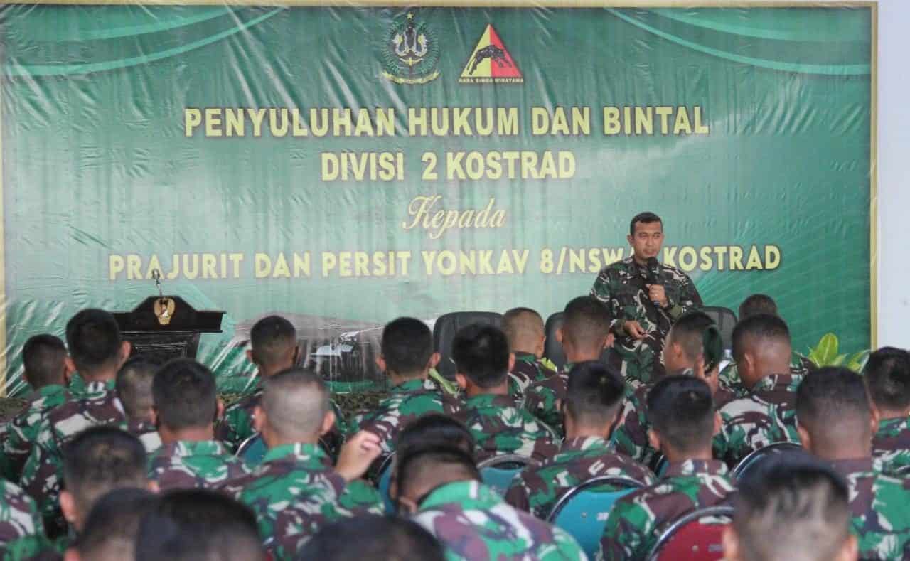 Kunjungi Yonkav 8, Hukum Divif 2 Kostrad Beri Penyuluhan dan Konsultasi Hukum