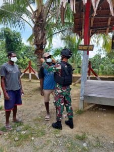 Berantas Wabah Virus Covid-19 Di Perbatasan Papua, Satgas Yonif 512/QY Lakukan Pembagian Masker Secara Berkala