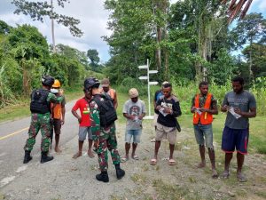 Berantas Wabah Virus Covid-19 Di Perbatasan Papua, Satgas Yonif 512/QY Lakukan Pembagian Masker Secara Berkala