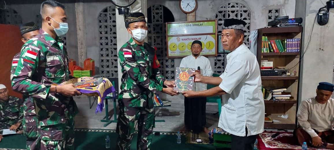 Peringati Maulid Nabi Muhammad SAW, Satgas Pamtas Yonif Mekanis 643/Wns Lakukan Doa Bersama dan Berikan Bantuan Al-Qur’an Di Perbatasan.