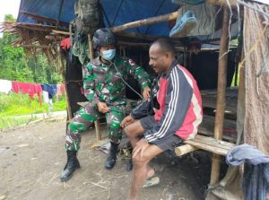 Satgas Yonmek 403 Gelar Yankes di Kampung Bompay Papua