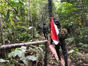 Jaga Kedaulatan Wilayah, Satgas Yonif 131 Gelar Patroli Patok Batas