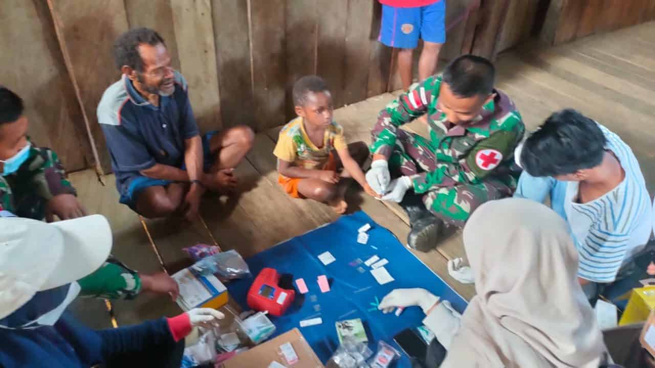 Gandeng Puskesmas, Satgas Yonmek 403 Gelar Yankes di Kampung Somografi