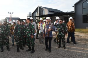 Kasad Tinjau Perkembangan Pembangunan Rumah Dinas Prajurit Yonif 516/CY di Gresik