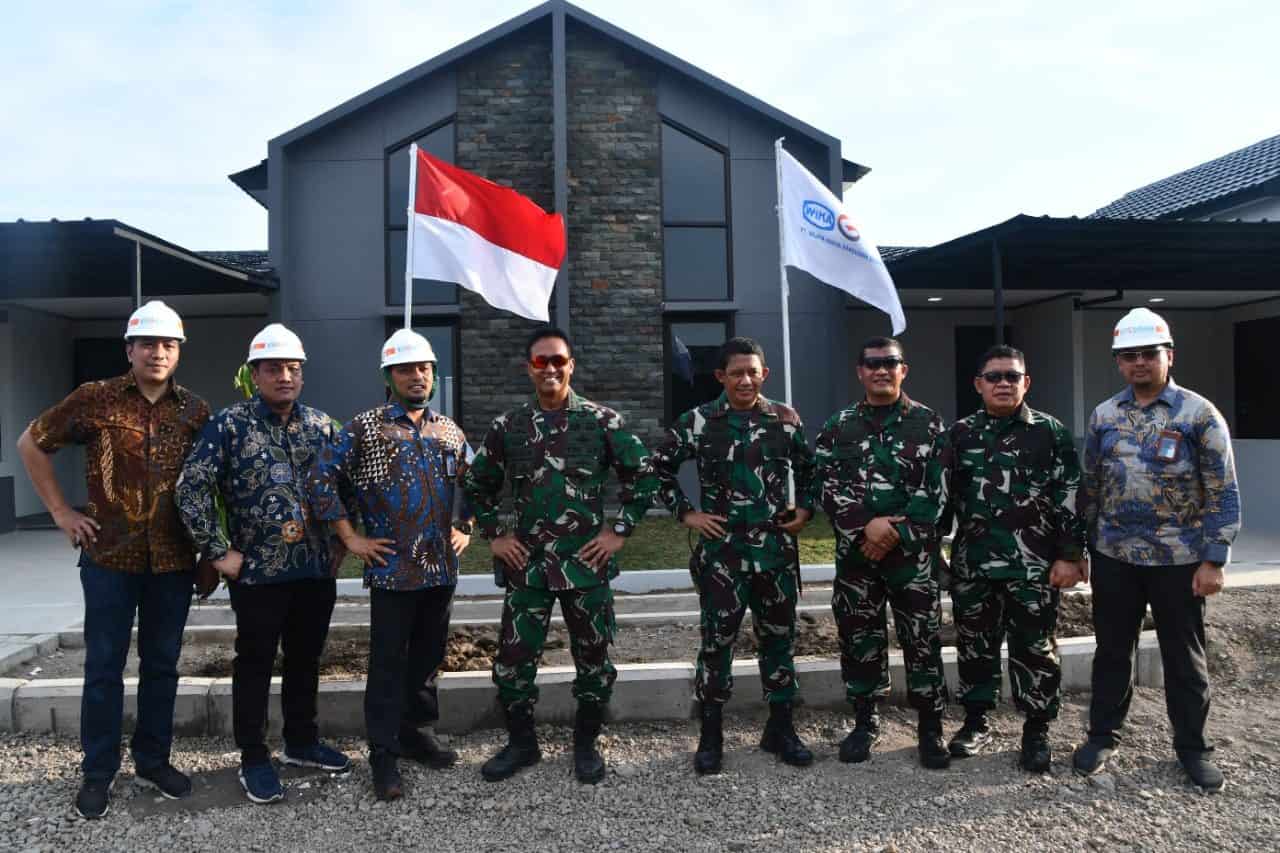 Kasad Tinjau Perkembangan Pembangunan Rumah Dinas Prajurit Yonif 516/CY di Gresik