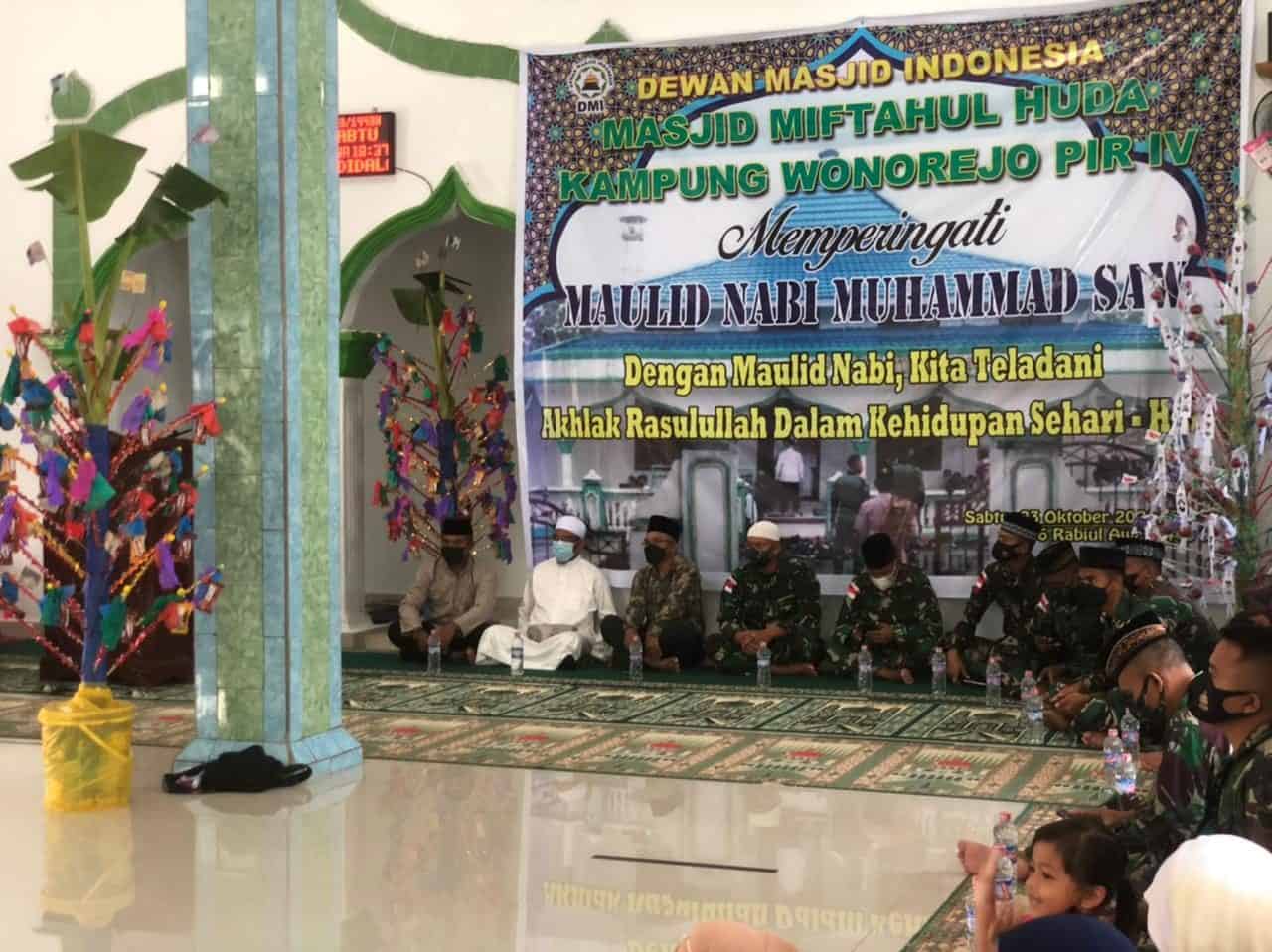 Satgas Yonif 512/QY Bersama Masyarakat Peringati Maulid Nabi Muhammad SAW di Ujung Timur Indonesia