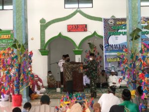 Satgas Yonif 512/QY Bersama Masyarakat Peringati Maulid Nabi Muhammad SAW di Ujung Timur Indonesia