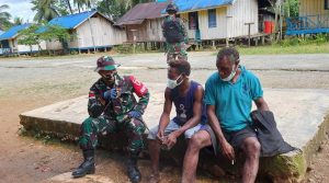 Jaga Stabilitas Keamanan, Satgas Yonif 512/QY Gelar Komsos Bersama Tokoh Masyarakat di Perbatasan Papua