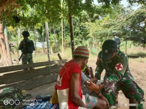 Memasuki Musim Penghujan, Satgas Yonmek 403 Gelar Yankes di Kampung Kalimo