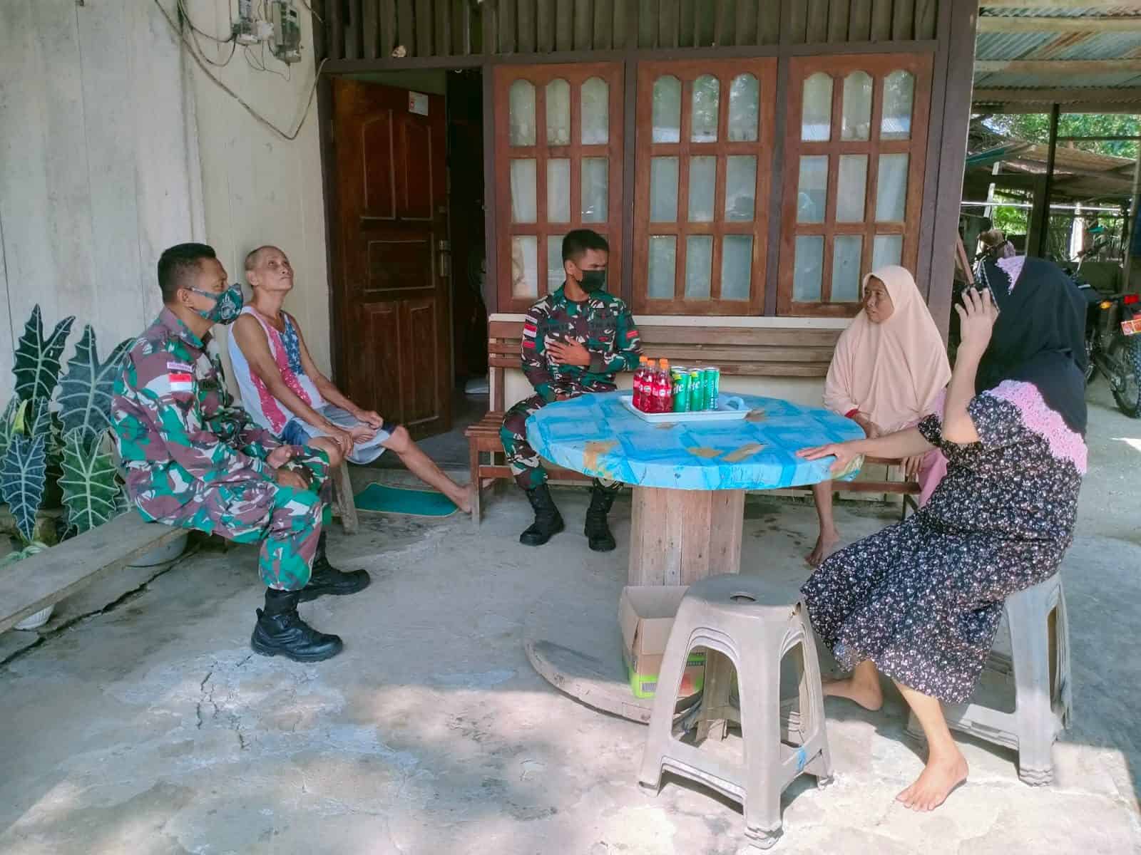 Satgas Yonif 512/QY Berikan Pelayanan Kesehatan Gratis Bagi Masyarakat Di Ujung Timur Indonesia