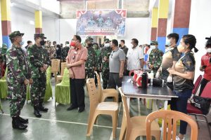 Pangdam XIII/Merdeka Tinjau Serbuan Vaksinasi di Kabupaten Minahasa