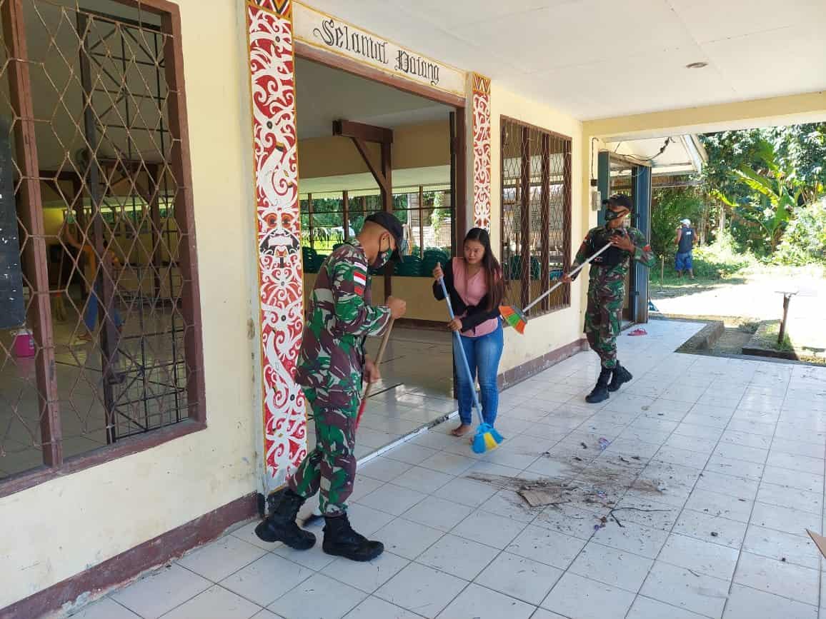 Tingkatkan Semangat Kebersamaan, Satgas Pamtas Yonif Mekanis 643/Wns Ajak Pemuda Gotong Royong di Perbatasan