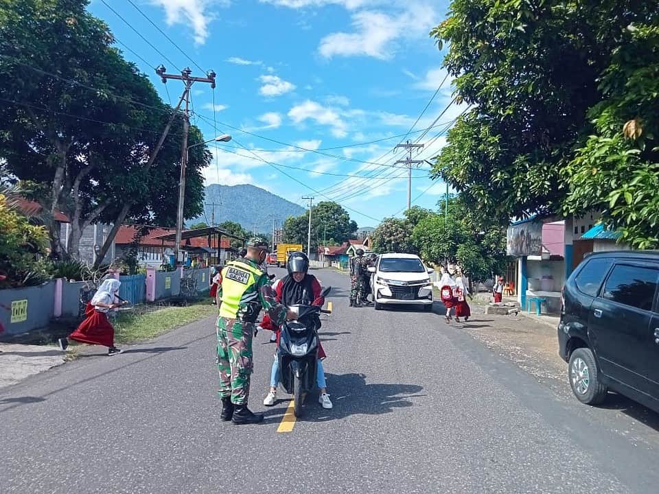 Jaring Pengguna Jalan, TNI-Polri Gelar Penegakan Prokes dan Vaksinasi
