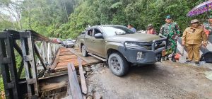 TNI-Polri Bersama Masyarakat Tuntaskan Perbaikan Jembatan Sahayu