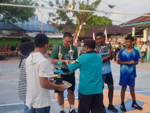 Jalin Keakraban Dengan Warga Negeri Kailolo Maluku, Personel Satgas Yonarhanud 11/WBY Ikuti Turnamen Bola Voli